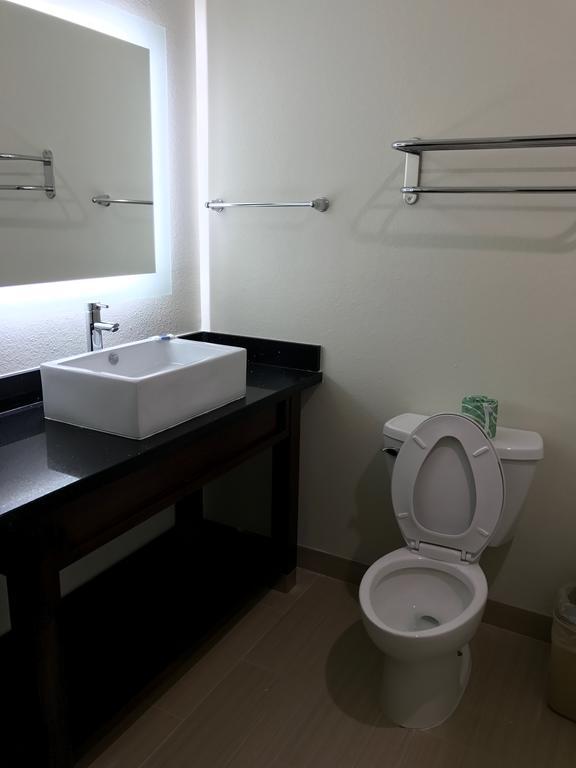 Americas Best Value Inn & Suites Spring / N. Houston Экстерьер фото